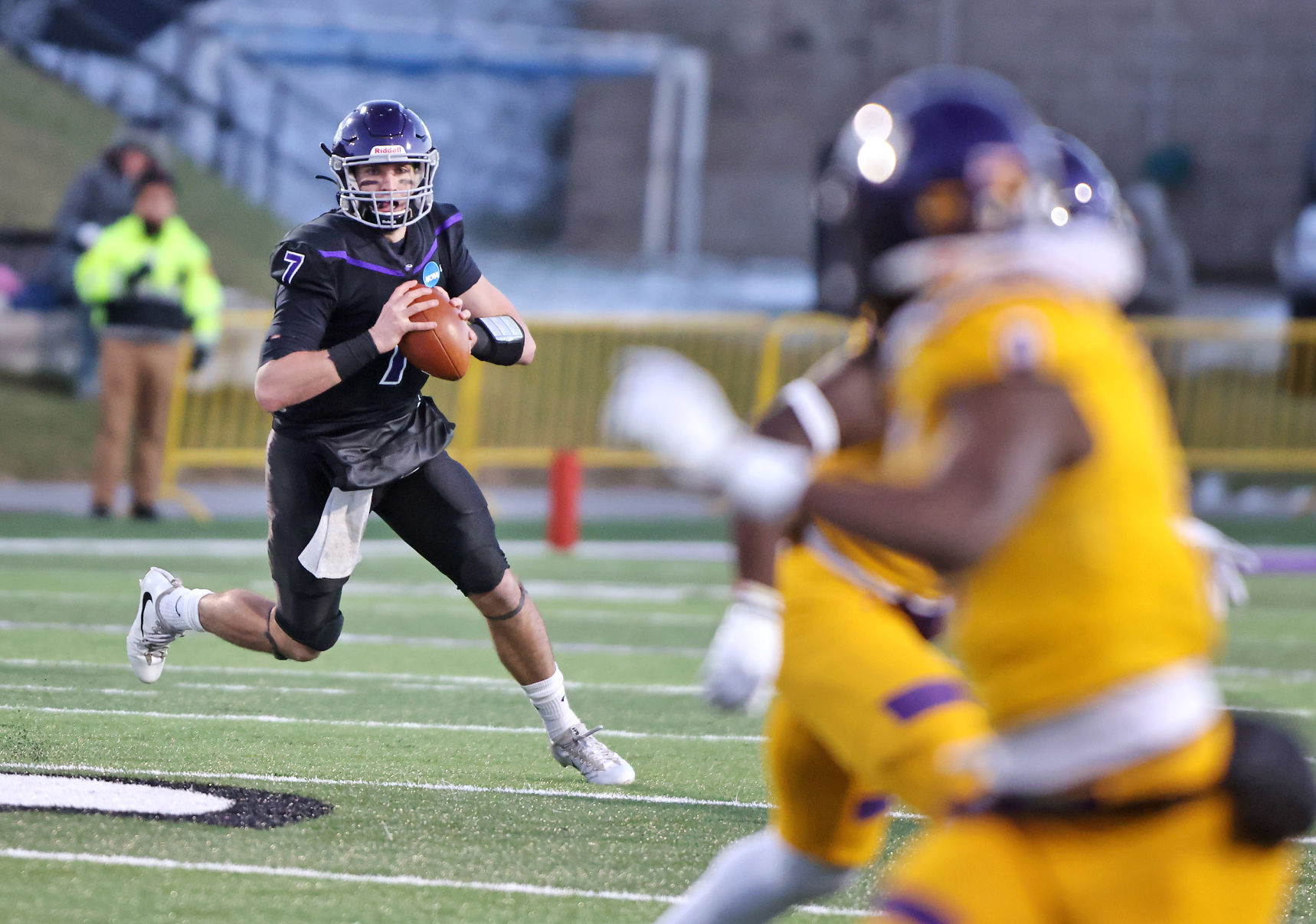 JVG_211213_UWFB04